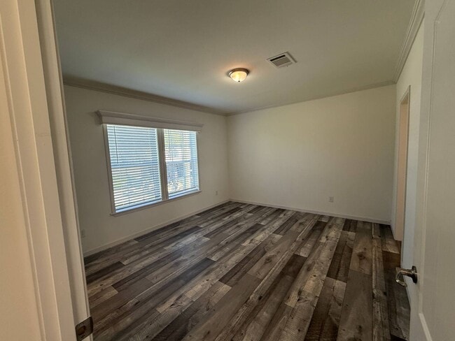 Building Photo - 112 Paradise Dr