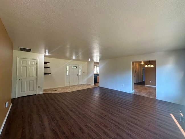 Building Photo - 4 Bedroom home with acreage