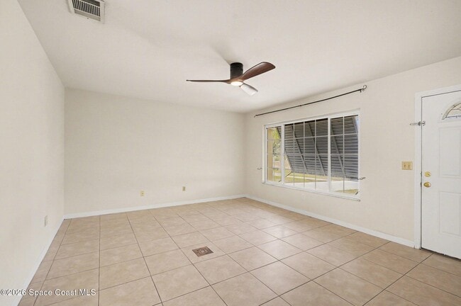 Building Photo - 1340 Mariposa Dr NE