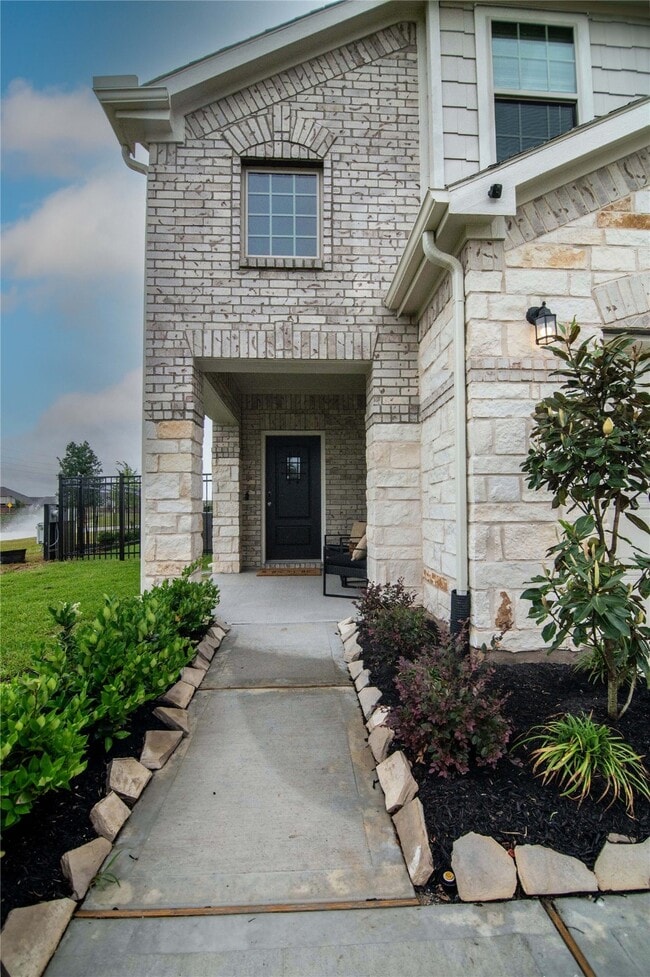 Building Photo - 1001 Caramel Shrs Dr