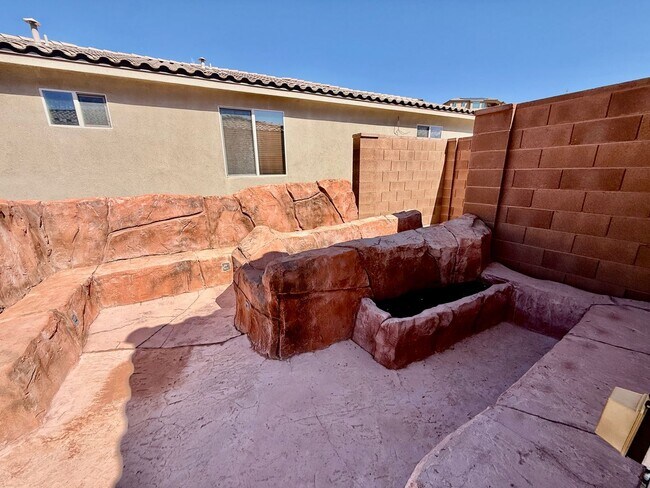 Building Photo - 521 N Creek Ridge Dr