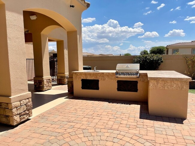 Building Photo - Beautiful 3 Bedroom Home in Gated Community!