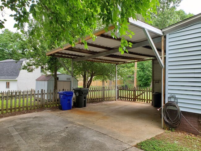 Building Photo - Well Kept Bungalow in Downtown Mebane!