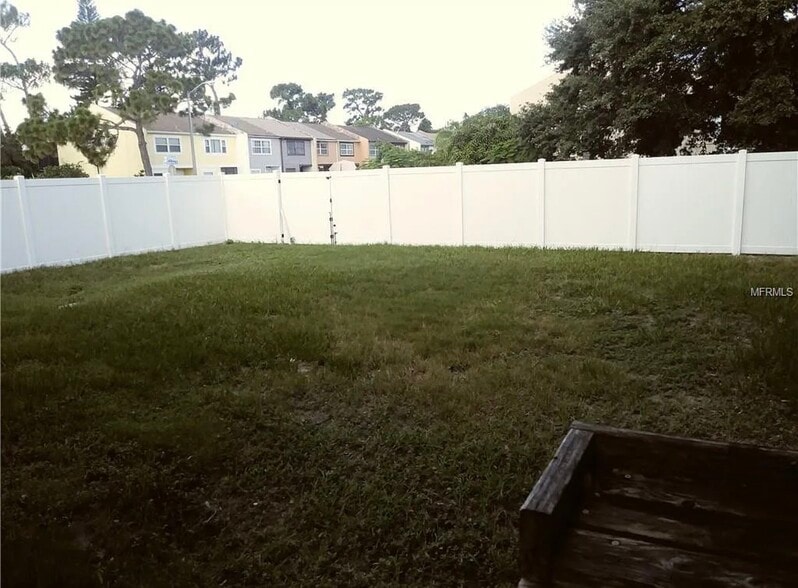 Huge backyard - 3001 S Pines Dr