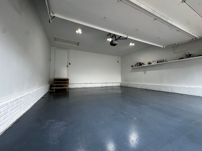 Building Photo - 2843 E Eastwood St