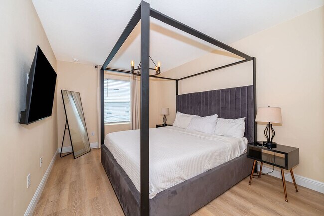 Building Photo - 1660 Tropical Palms Cir