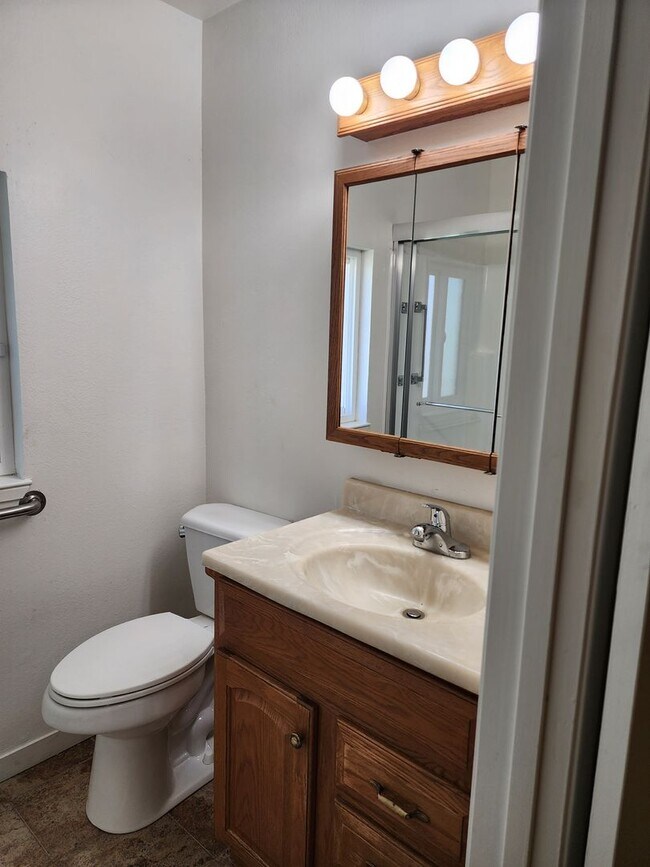 Building Photo - 3 Bedroom 2 Bathroom with Pool Near Davis High School