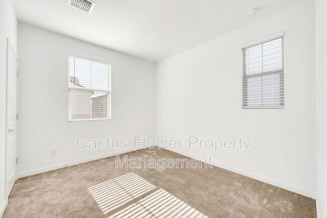 Building Photo - 9850 E Tamery Ave