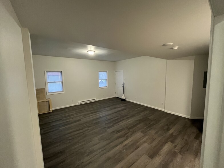 Living room - 89 S Lake Ave