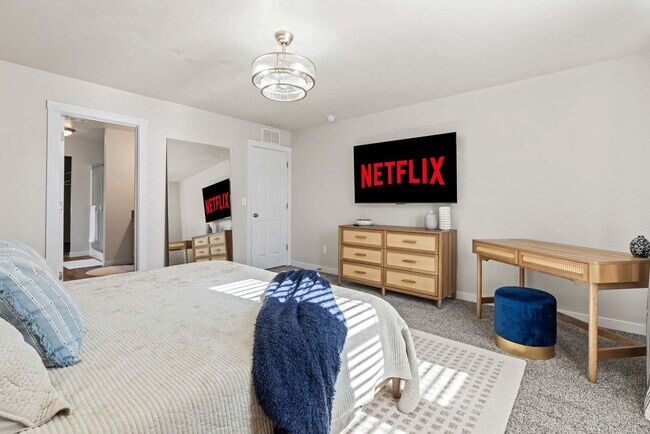 Building Photo - 3173 S Mystic Seaport Ave