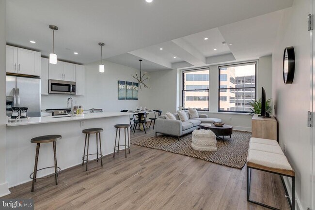 Building Photo - 150 S Independence Mall W