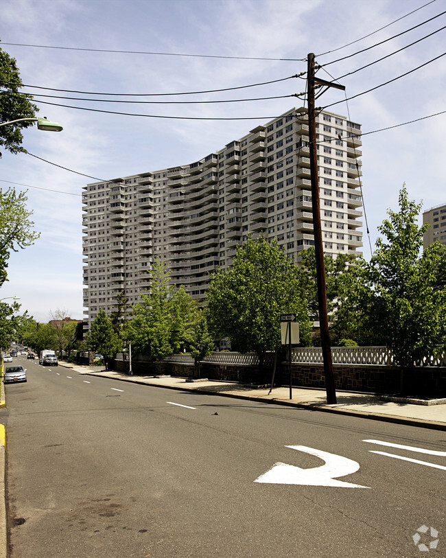 Building Photo - Mediterranean Towers North & South