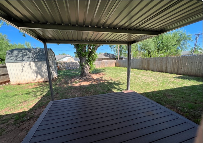 Building Photo - 722 S Meadow Ln