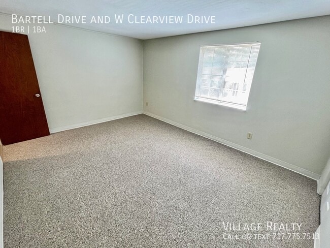 Building Photo - 51 W Clearview Dr