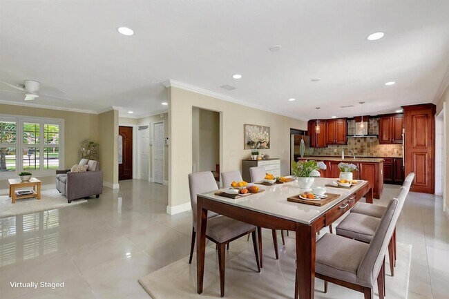 Building Photo - 4610 Pine Tree Dr
