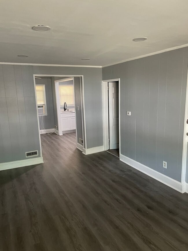 Building Photo - Two-Bedroom Home in Baltimore