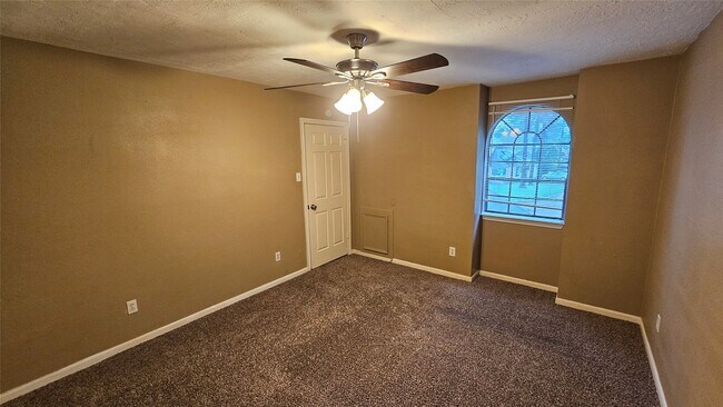 Building Photo - 14734 Treborway Dr