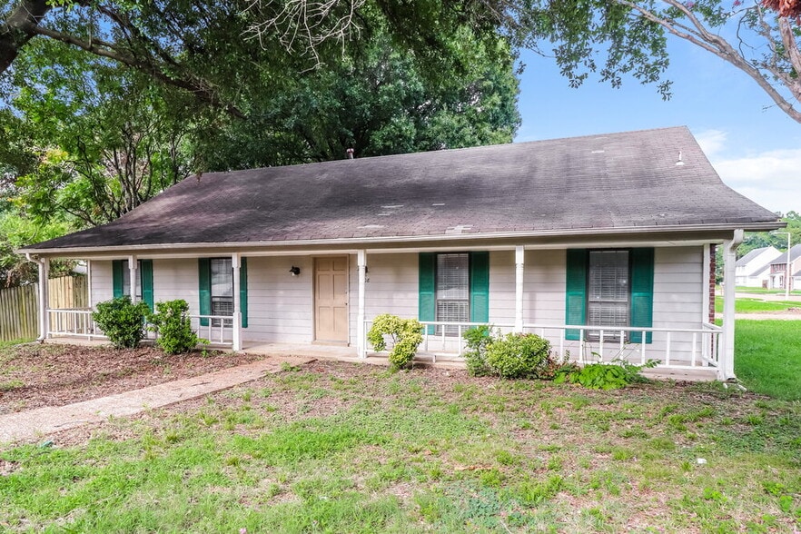 Building Photo - 6708 Henredon Dr