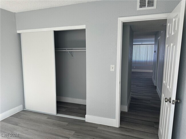 Building Photo - 4396 E Vegas Valley Dr