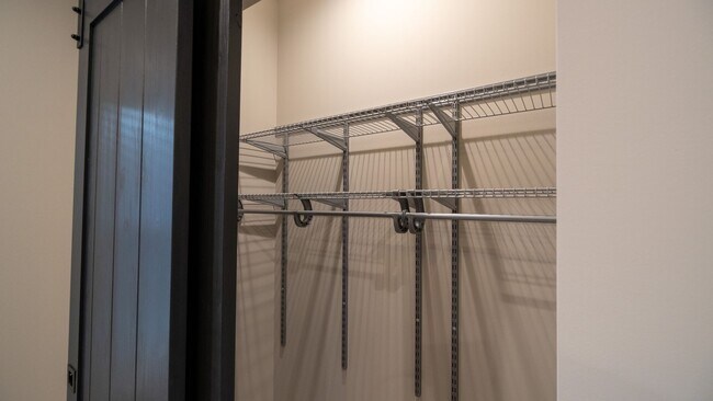 Building Photo - Newly Rehabbed 3-bedroom, 2-bath Gem with In-Unit Washer/Dryer! Discover Uptown Living.