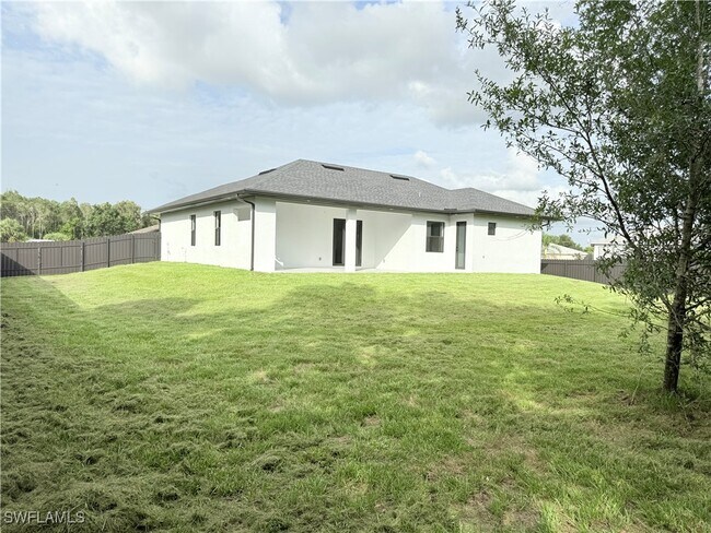 Building Photo - 702 Zemil Ct