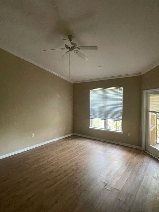 Building Photo - Beautiful one-bedroom condominium in the d...