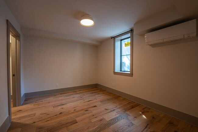 Building Photo - Laurel220 (KC-JF)