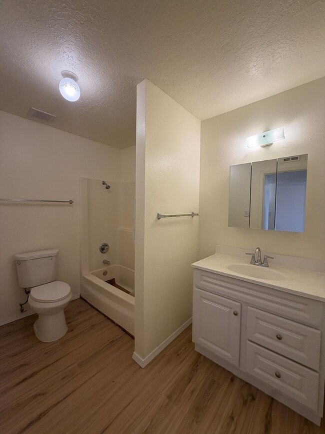 Building Photo - Louisiana Blvd SE-1125