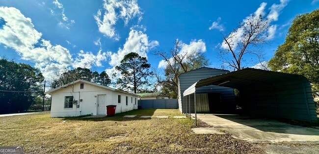 Building Photo - 526 Ware St