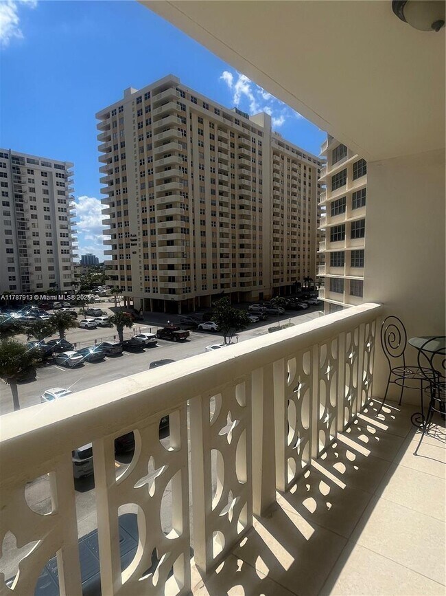 Building Photo - 1825 S Ocean Dr