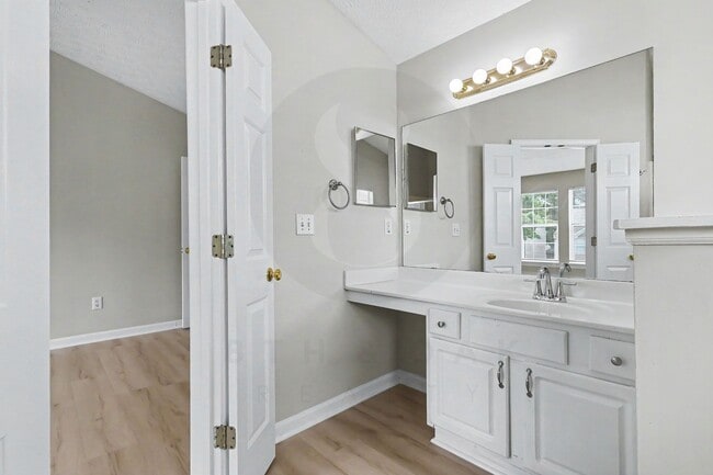 Building Photo - 4BR/2.5BA Home Conveniently Located Off Jimmy Carter Blvd!