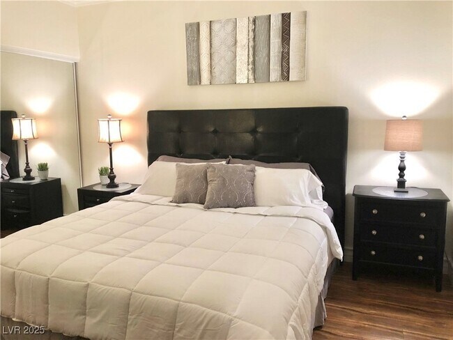 Building Photo - 270 E Flamingo Rd