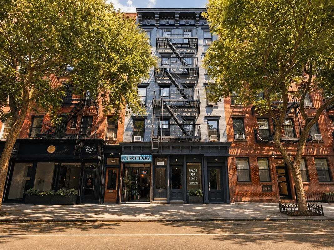 Building Photo - 207 E 4th St