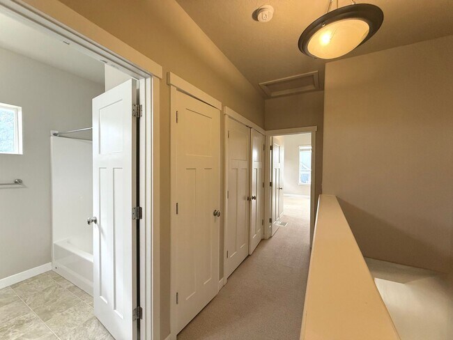 Building Photo - AVAILABLE JULY 1ST | 3 BED | 2.5 BATH | $2,295/MO