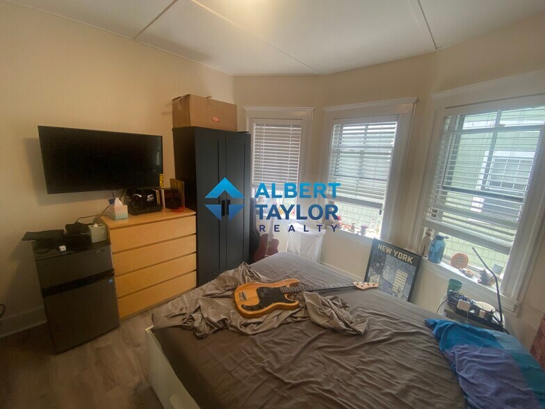 Building Photo - 18 Sawyer Ter