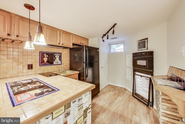 Building Photo - 6107 Parkway Dr