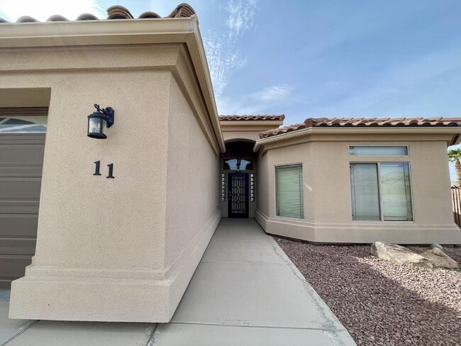 Building Photo - BHCRENT.COM Golf Course Living - Gated Com...
