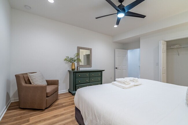 Building Photo - 350 Park Creek Ridge