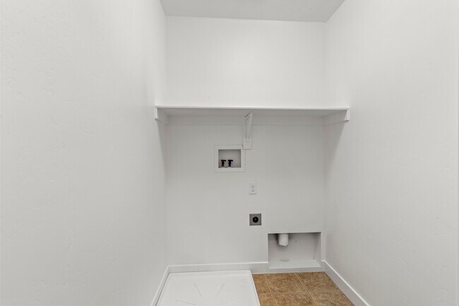 Laundry - 2668 Cottonwood Dr
