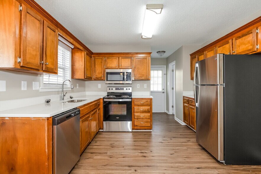 Building Photo - 1310 Candlewood Dr
