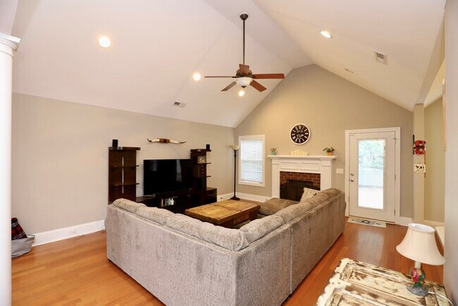 Building Photo - 1280 Winyah St