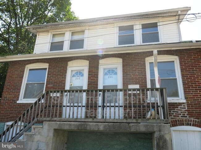 Building Photo - 235 East Ave