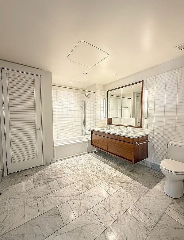 Building Photo - 550 Vanderbilt Ave