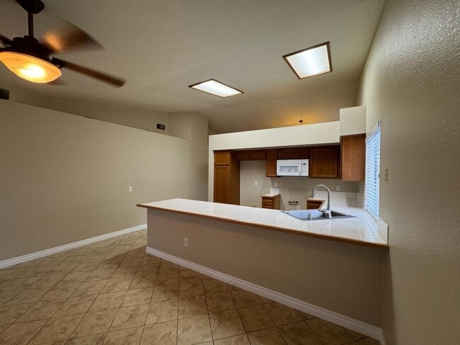 Building Photo - 4605 Acapulco St