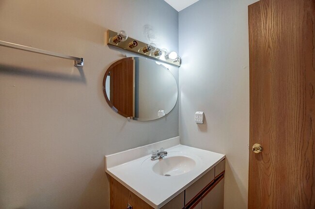 Building Photo - 3540 Willow Run Dr