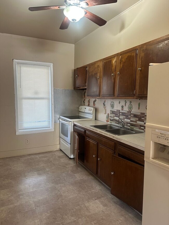 Building Photo - Newly Renovated 3 Bedroom House