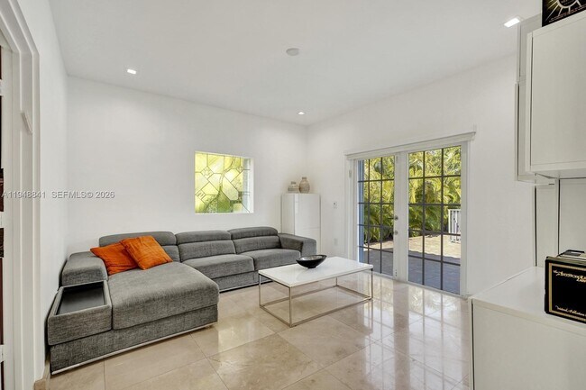 Building Photo - 3757 Prairie Ave