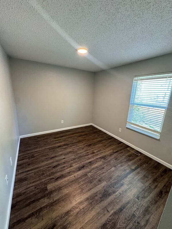 Building Photo - 1138 E Walnut St