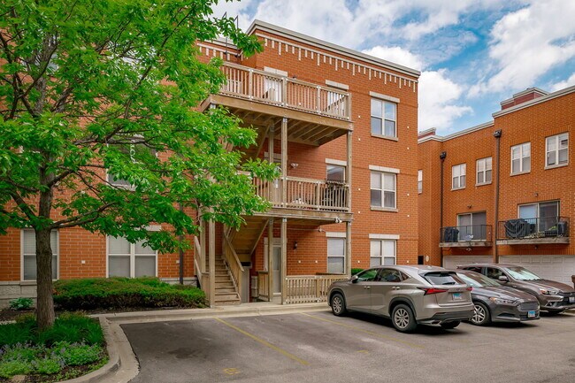 Building Photo - 351 E 25th Pl