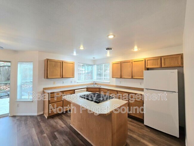 Building Photo - 5231 69th Dr NE